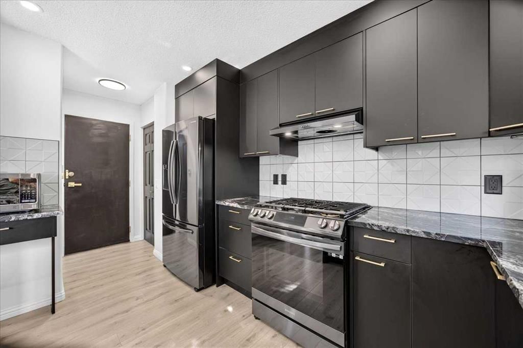 1705 Patterson View SW, Calgary — photo 4 of 39