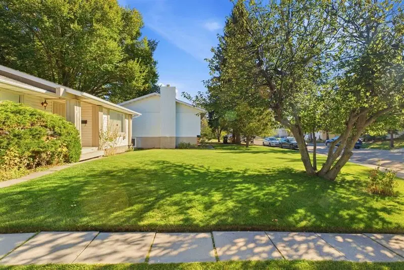 340 Canniff Place SW, Calgary — photo 2 of 35