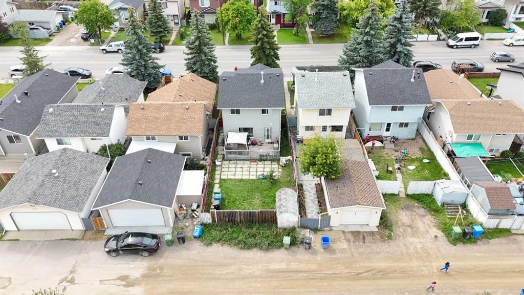 136 Martindale Drive NE, Calgary — photo 5 of 25