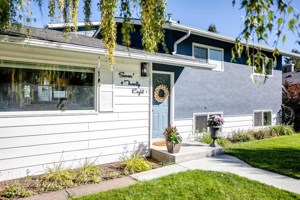 728 71 Avenue SW, Calgary — photo 2 of 41