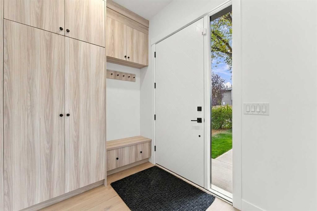 2300 6 Street NE, Calgary — photo 3 of 50