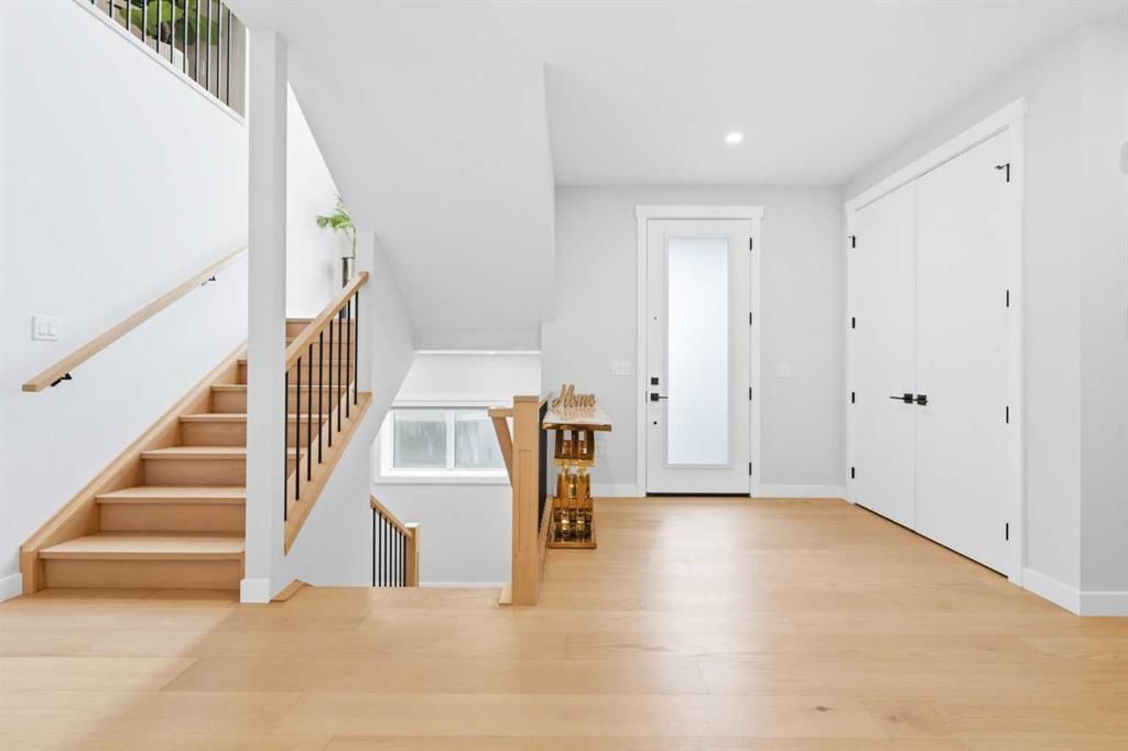 105 Rockhaven Green NW, Calgary — photo 5 of 50