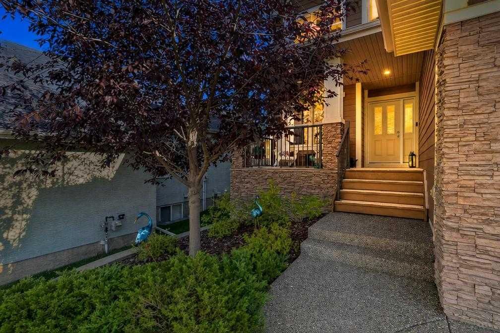 12 Crestridge Rise SW, Calgary — photo 2 of 46