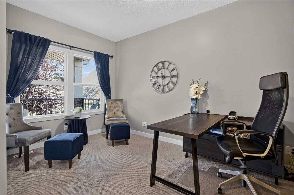 12 Crestridge Rise SW, Calgary — photo 5 of 46