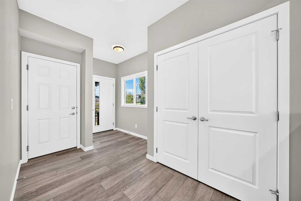 570 Creekstone Circle SW, Calgary — photo 4 of 50