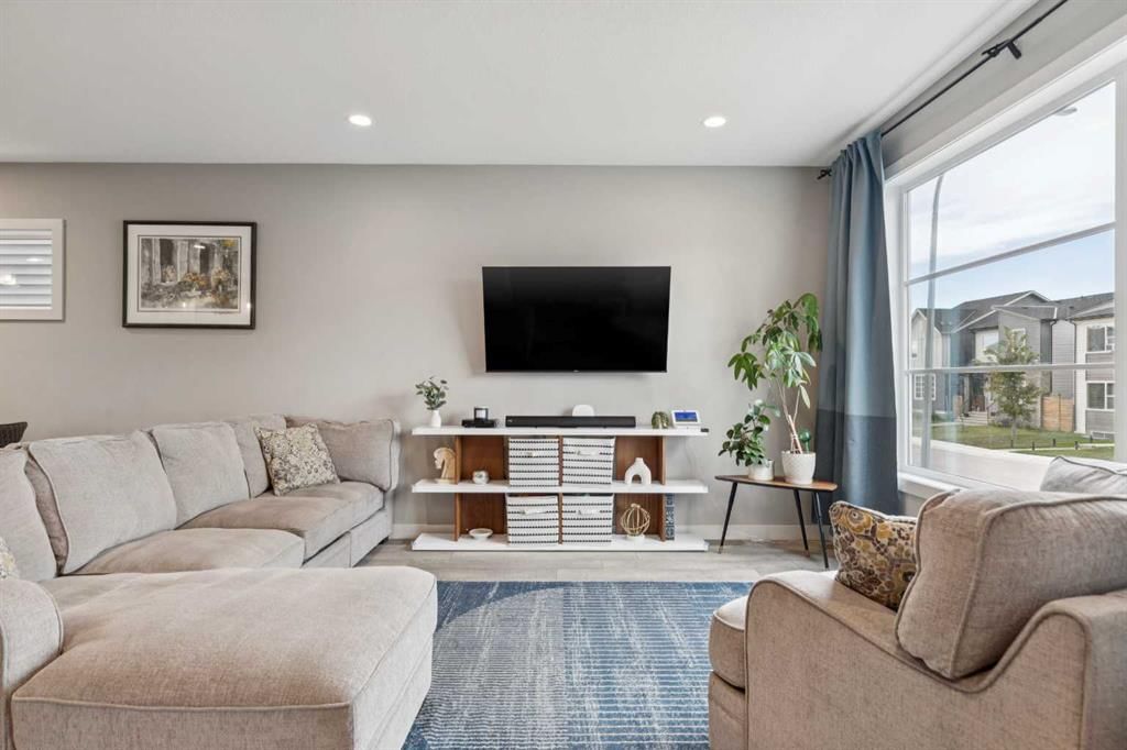 454 Walgrove Way SE, Calgary — photo 3 of 43