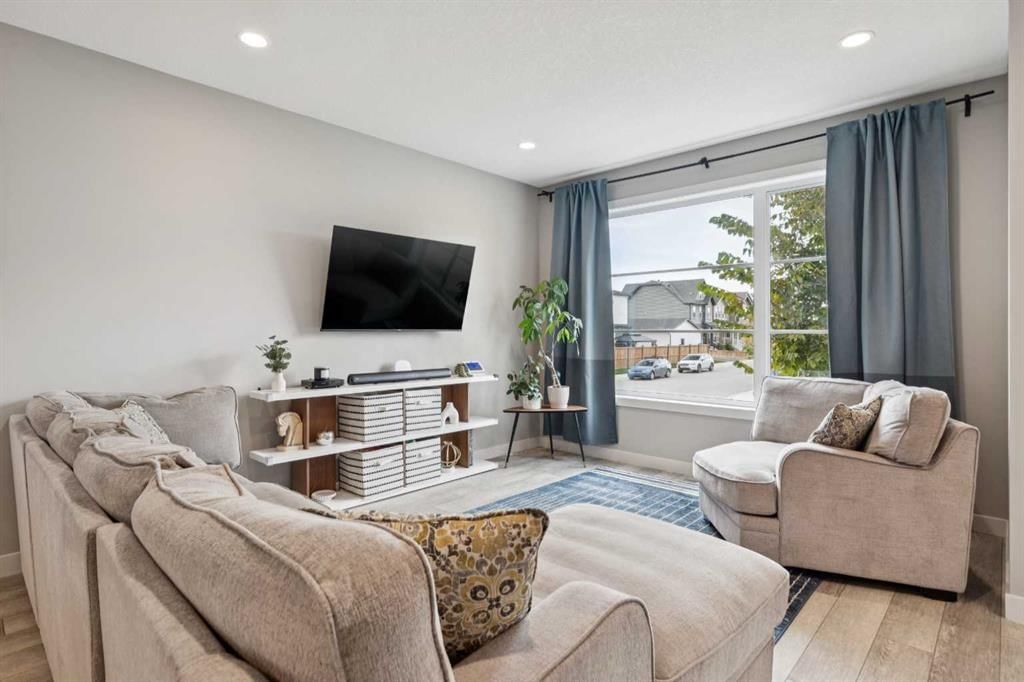 454 Walgrove Way SE, Calgary — photo 4 of 43