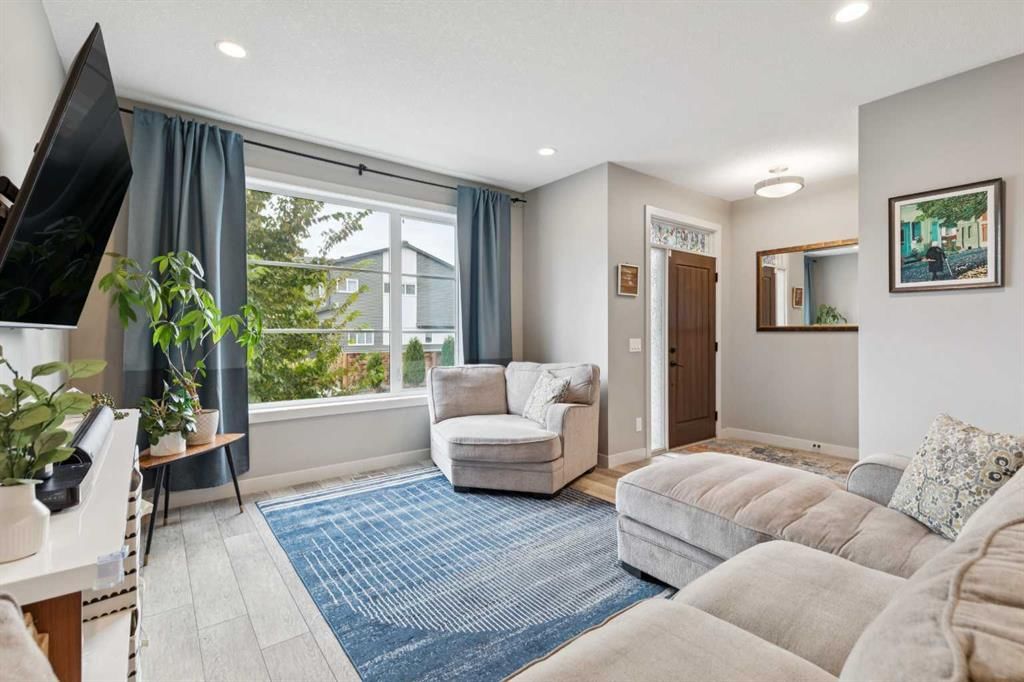 454 Walgrove Way SE, Calgary — photo 5 of 43
