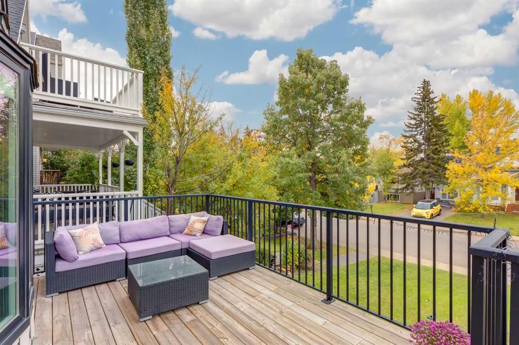 1940 Broadview Road NW, Calgary — photo 3 of 39