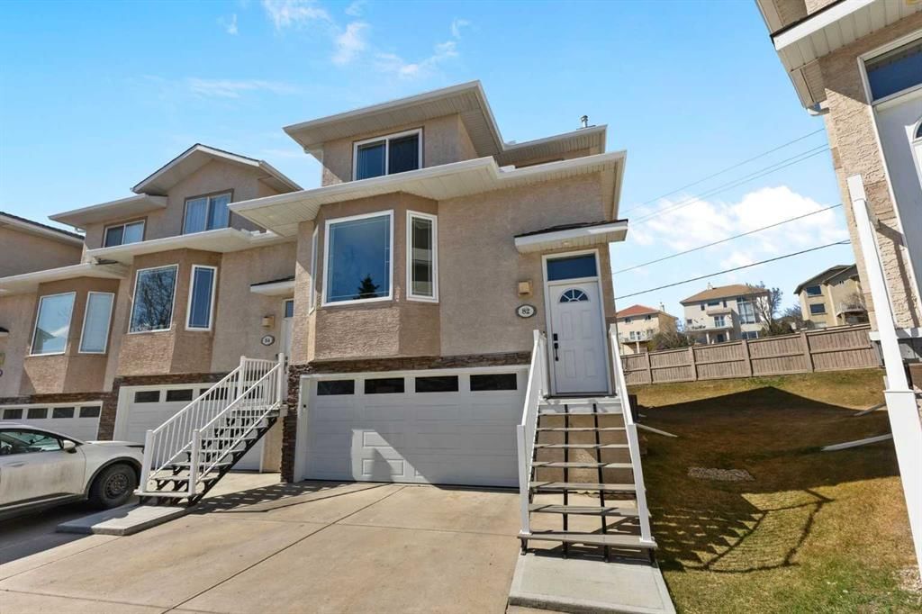 82 Country Hills Gardens NW, Calgary — main listing photo