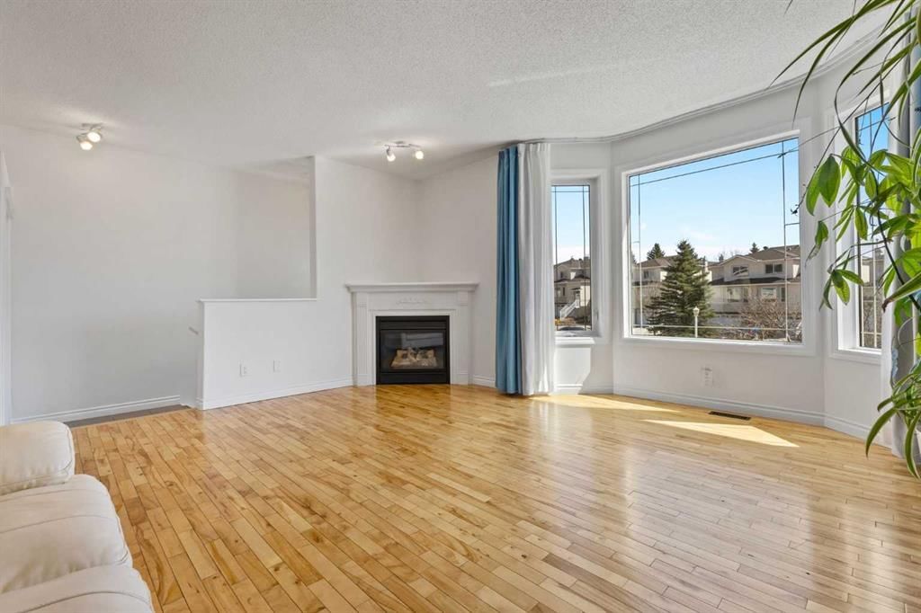 82 Country Hills Gardens NW, Calgary — photo 2 of 34