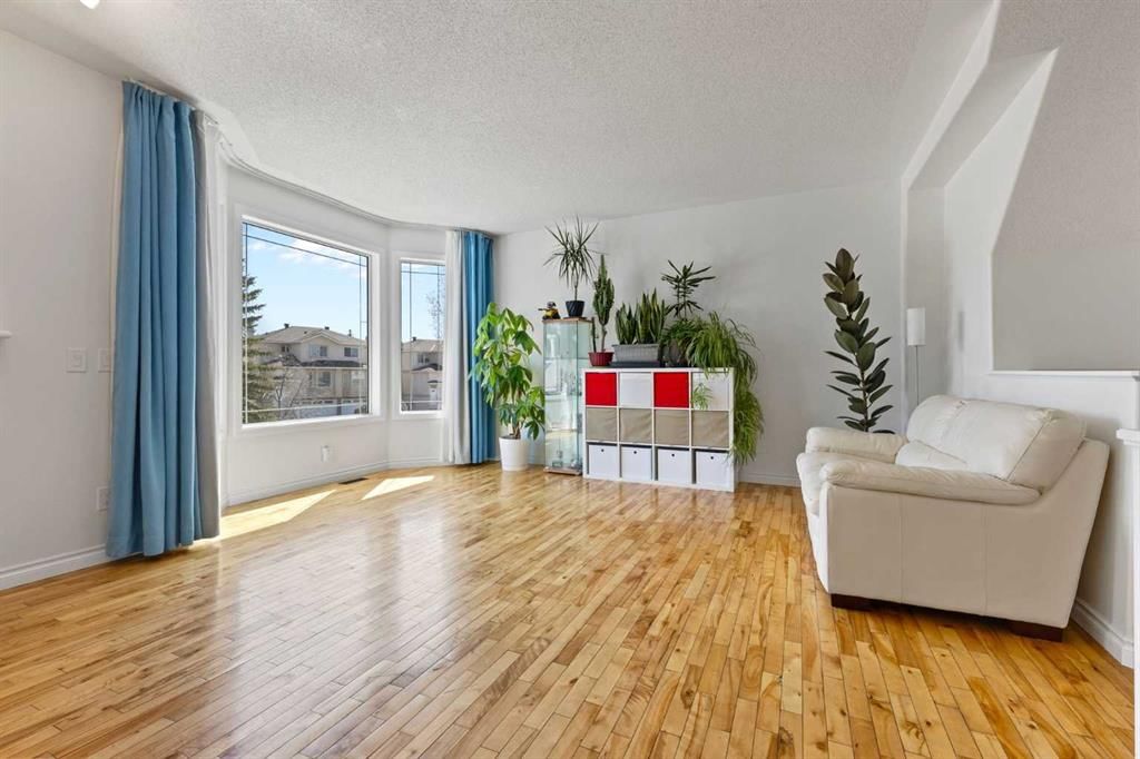 82 Country Hills Gardens NW, Calgary — photo 3 of 34