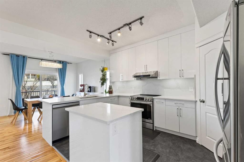 82 Country Hills Gardens NW, Calgary — photo 5 of 34