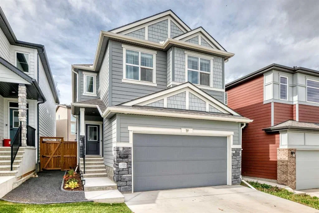 19 Versant View SW, Calgary — main listing photo