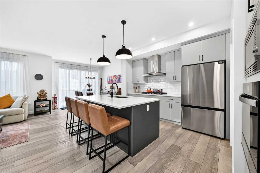 19 Versant View SW, Calgary — photo 2 of 48