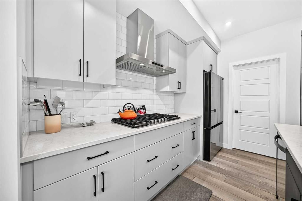 19 Versant View SW, Calgary — photo 5 of 48