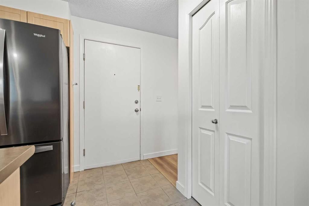 4307, 60 Panatella Street NW, Calgary — photo 2 of 25