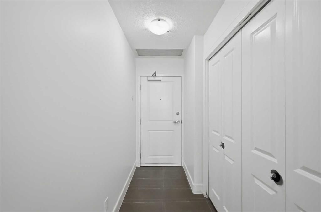 1003, 77 Spruce Place SW, Calgary — photo 4 of 33