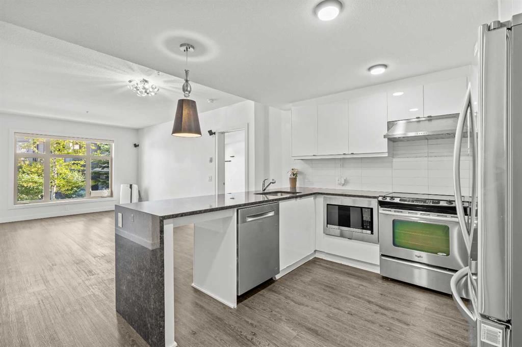 103, 25 Aspenmont Heights SW, Calgary — photo 2 of 40