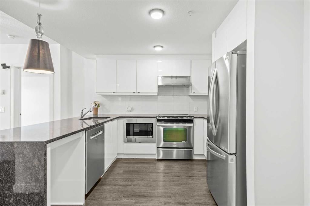 103, 25 Aspenmont Heights SW, Calgary — photo 3 of 40