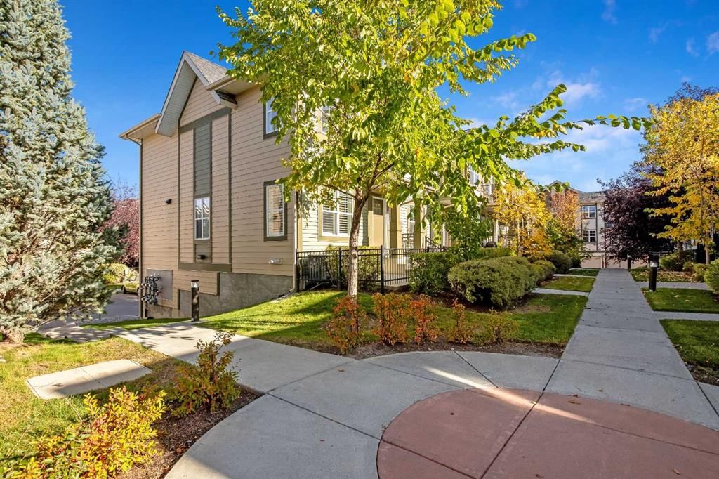 1014 Mckenzie Towne Villas SE, Calgary — photo 3 of 49