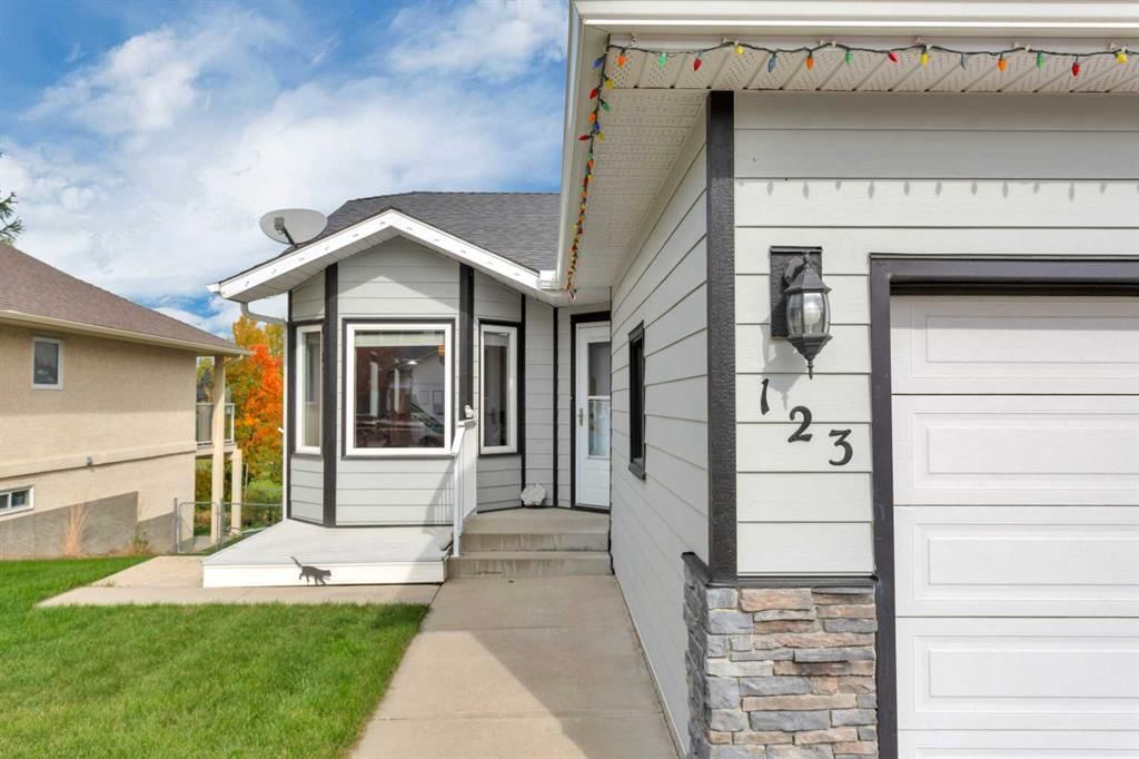123 Riverview Circle, Cochrane — photo 2 of 48