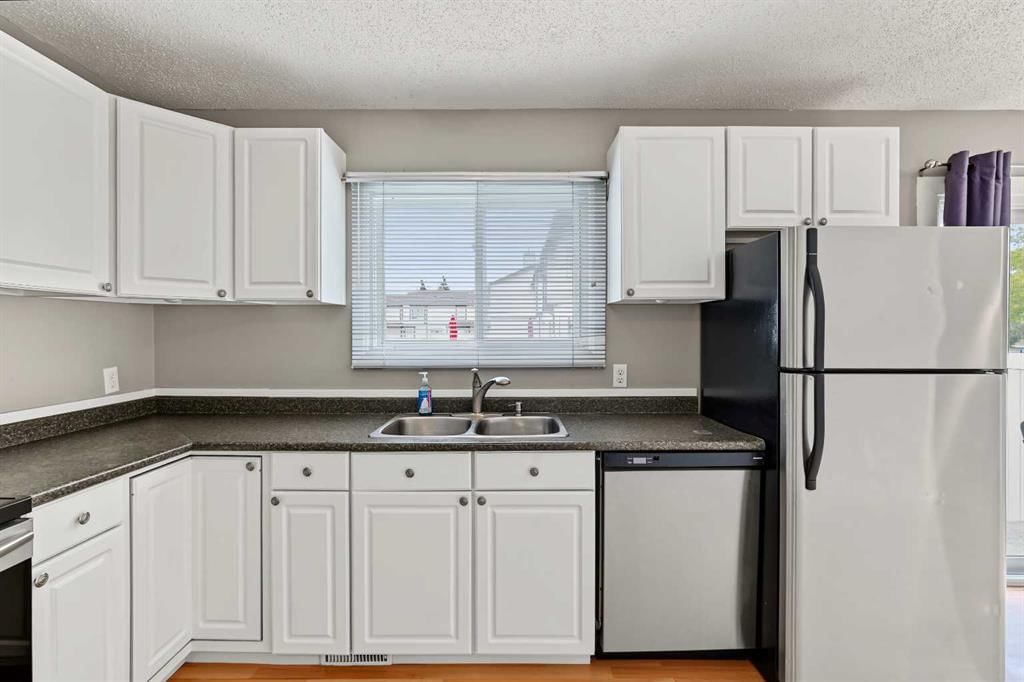 1215 137 Avenue SE, Calgary — photo 2 of 12