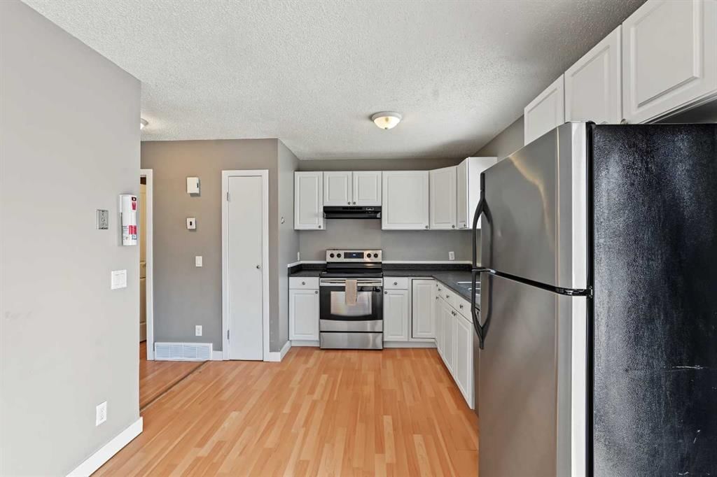 1215 137 Avenue SE, Calgary — photo 3 of 12