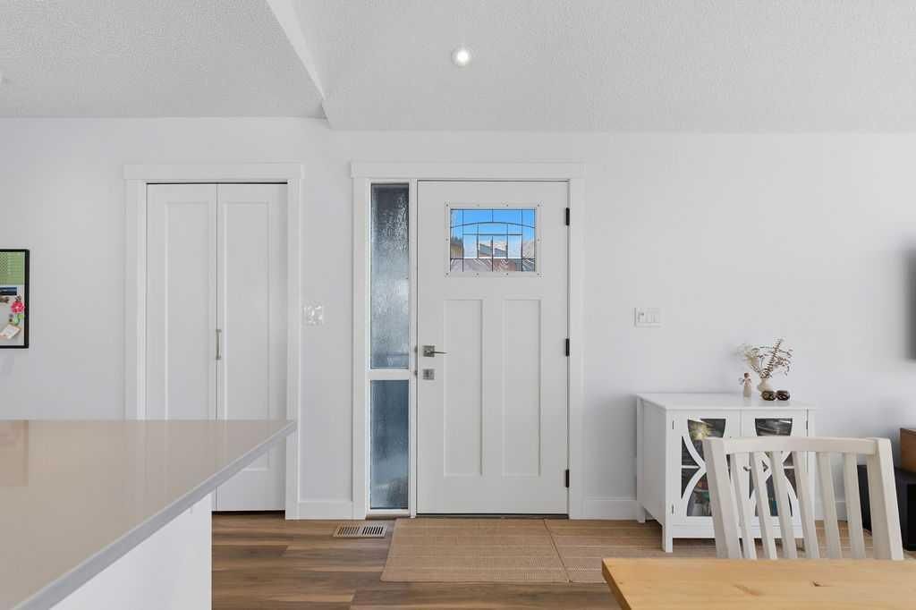 39 Midridge Close SE, Calgary — photo 3 of 45