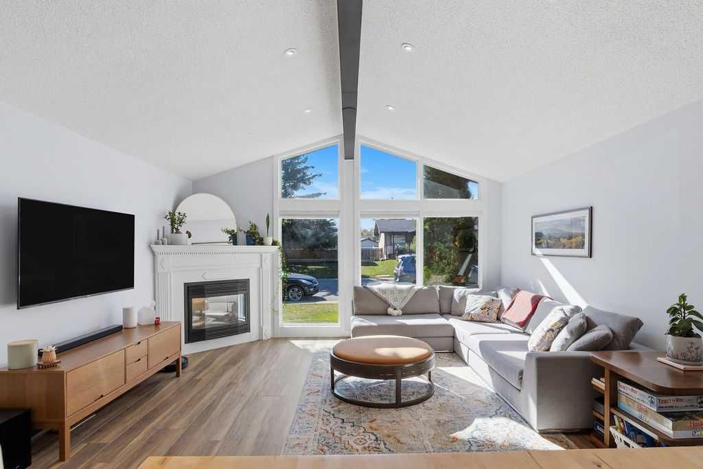 39 Midridge Close SE, Calgary — photo 5 of 45