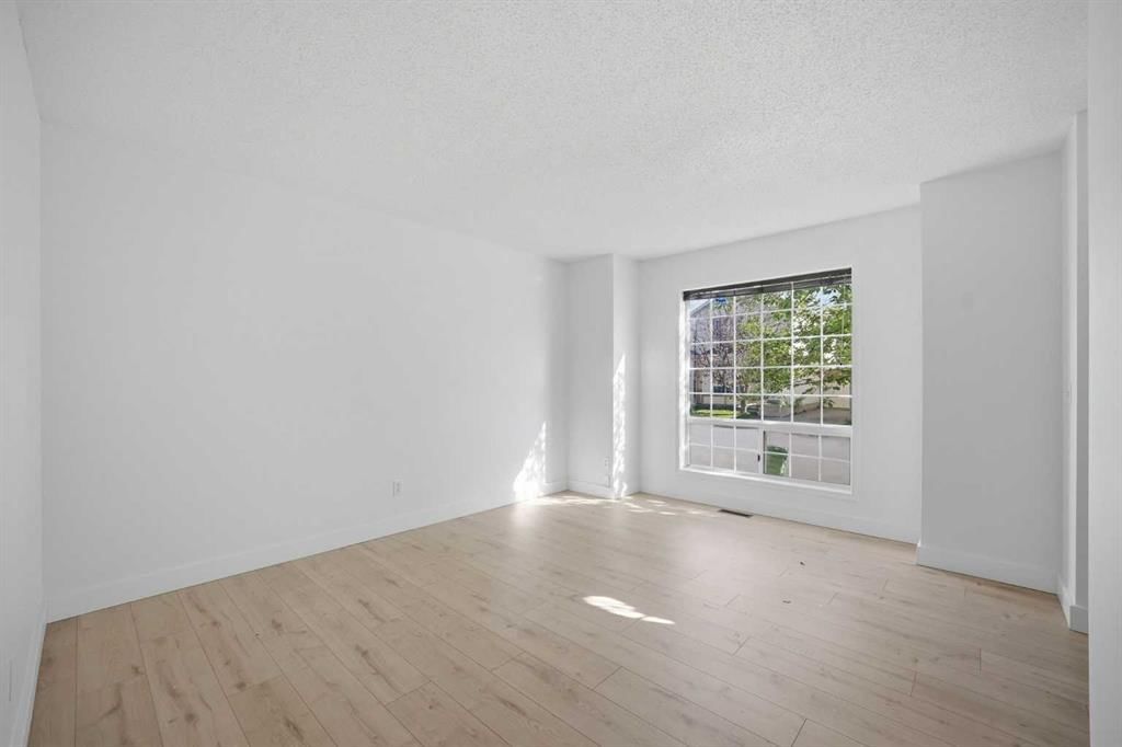 11 Coventry Lane NE, Calgary — photo 4 of 43