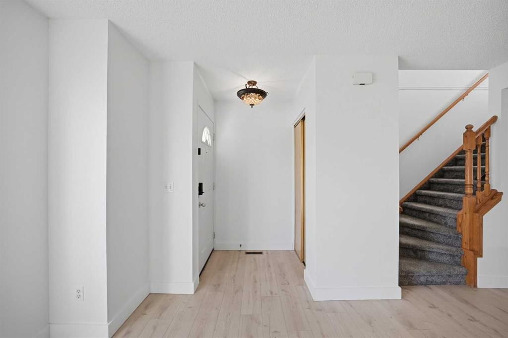 11 Coventry Lane NE, Calgary — photo 5 of 43
