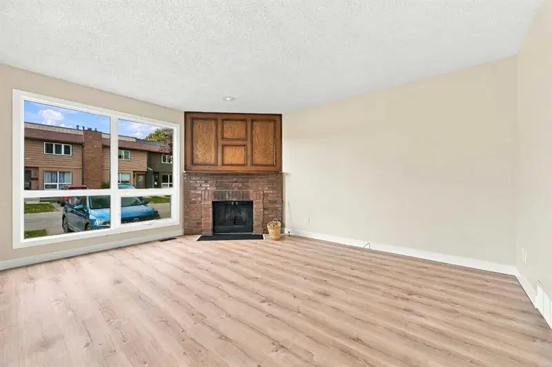18, 9908 Bonaventure Drive SE, Calgary — photo 5 of 29