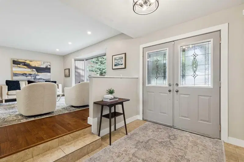7 Woodgreen Crescent SW, Calgary — photo 2 of 50