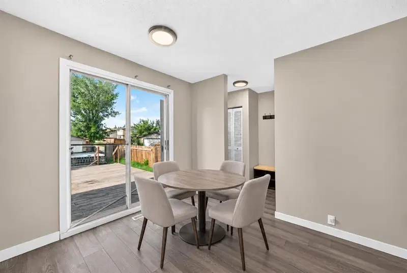 96 Erin Woods Boulevard SE, Calgary — photo 4 of 17