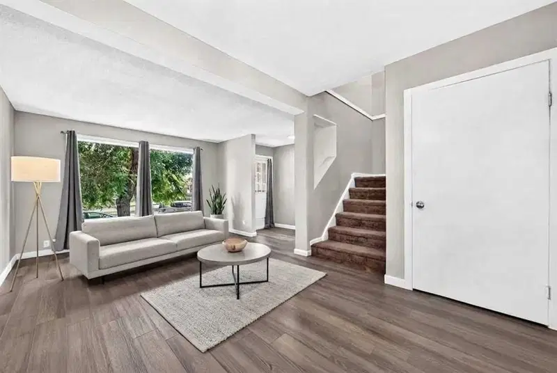 96 Erin Woods Boulevard SE, Calgary — photo 5 of 17