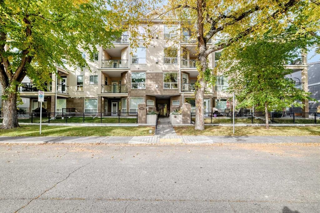 305, 3412 Parkdale Boulevard NW, Calgary — main listing photo