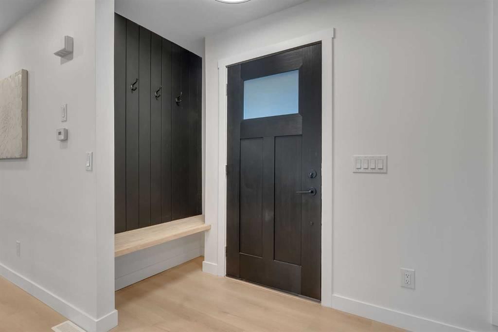 104 Oakmoor Place SW, Calgary — photo 4 of 43