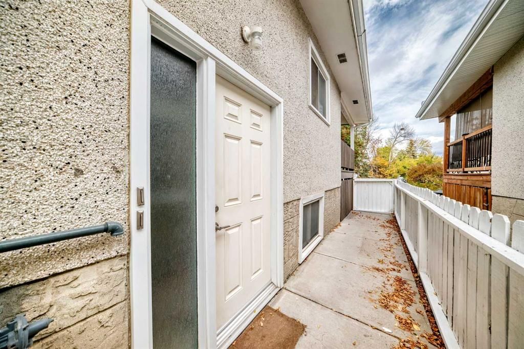 7409 37 Avenue NW, Calgary — photo 3 of 50