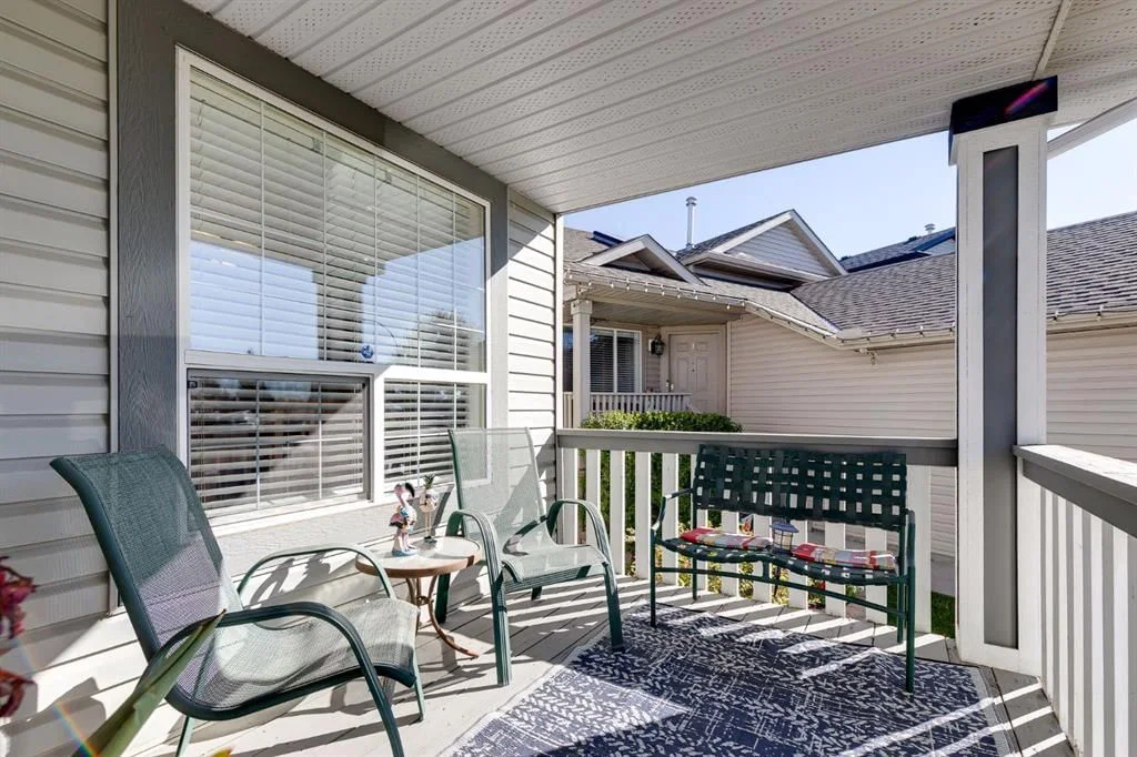 135 Springs Crescent, Airdrie — photo 3 of 44