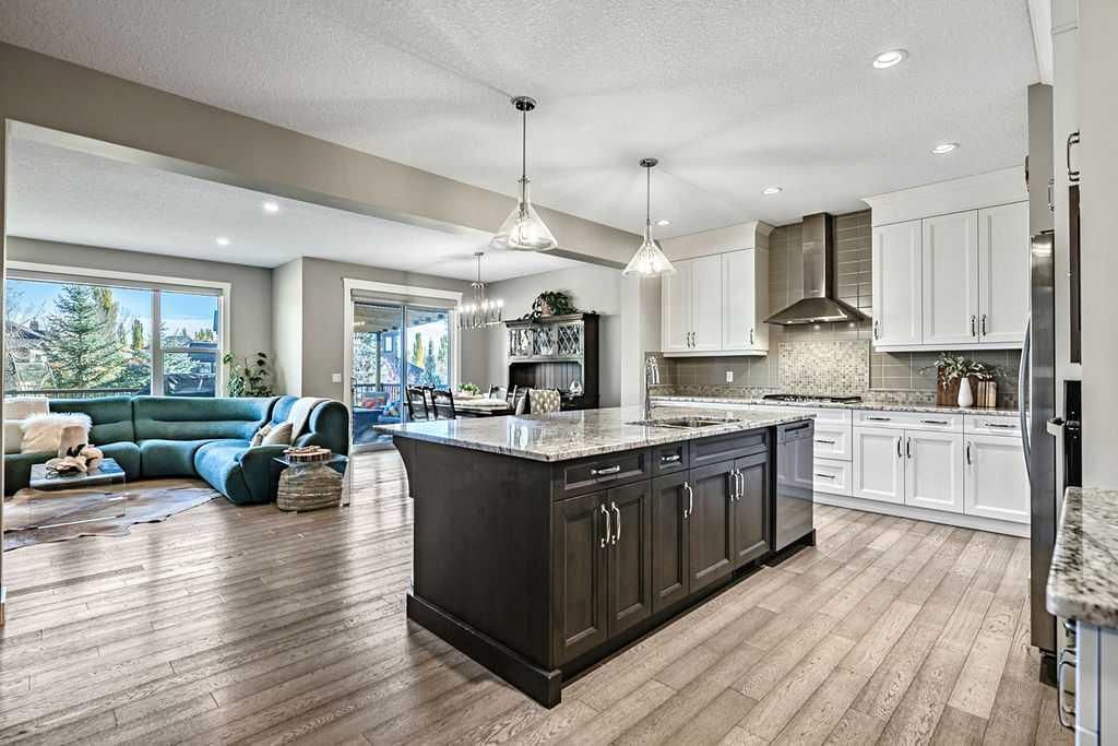 556 Quarry Way SE, Calgary — photo 5 of 50