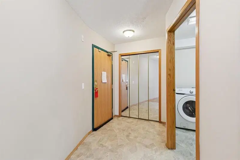 107, 7239 Sierra Morena Boulevard SW, Calgary — photo 3 of 50