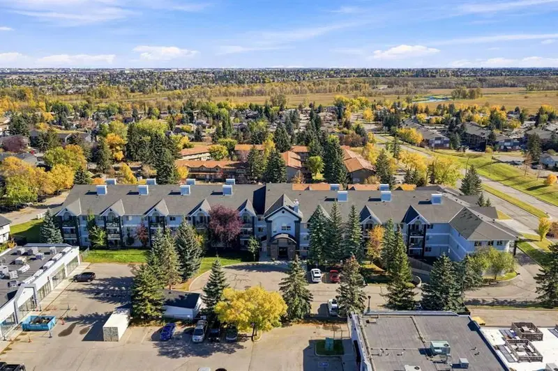 220, 2022 Canyon Meadows Drive SE, Calgary — photo 2 of 39