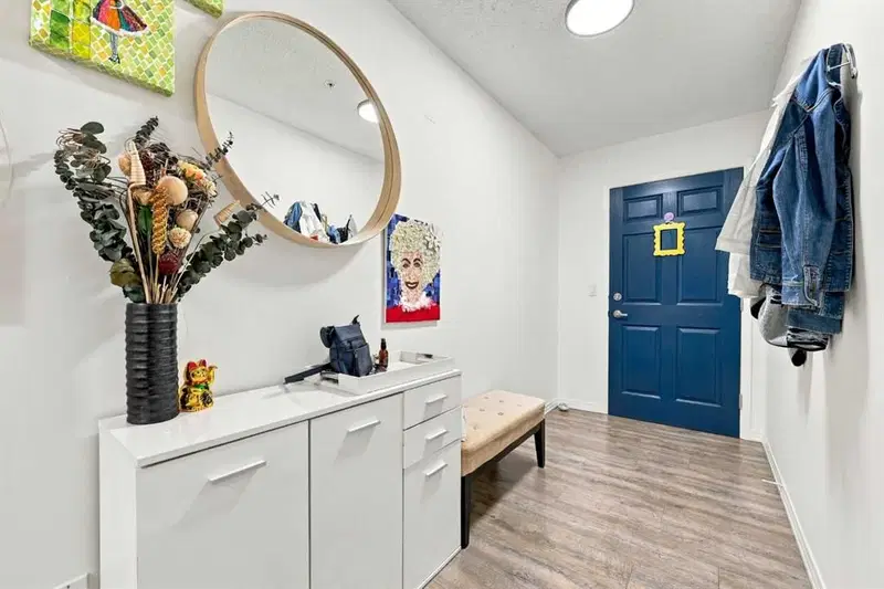 220, 2022 Canyon Meadows Drive SE, Calgary — photo 3 of 39