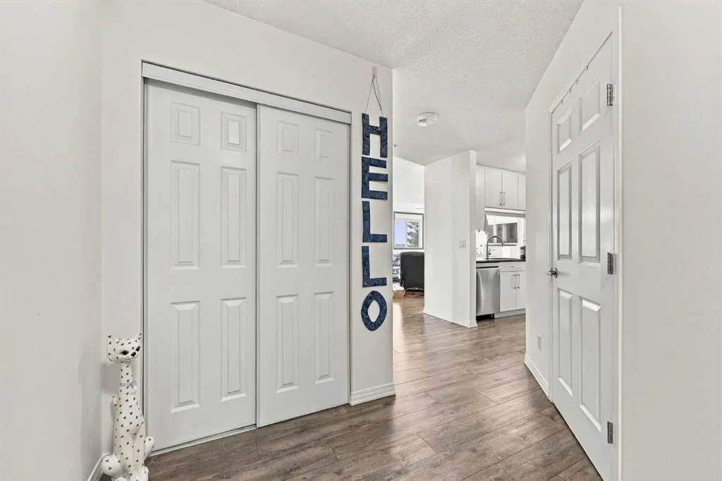 220, 2022 Canyon Meadows Drive SE, Calgary — photo 4 of 39