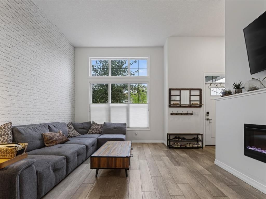 86 Magnolia Square SE, Calgary — photo 4 of 50