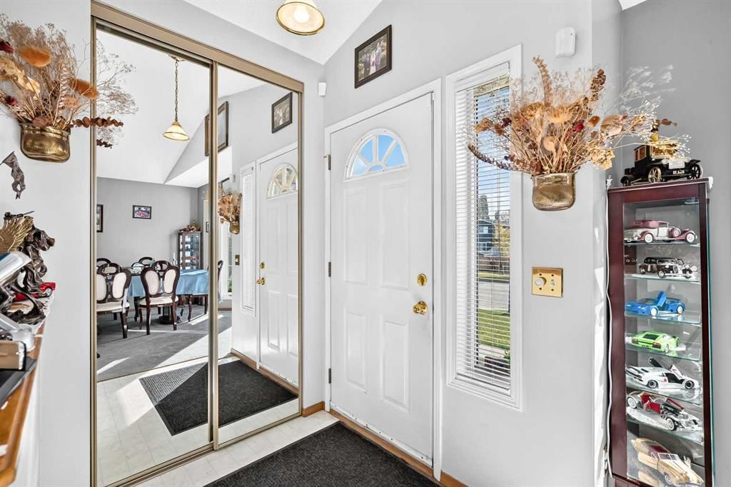 82 Riverglen Drive SE, Calgary — photo 5 of 40