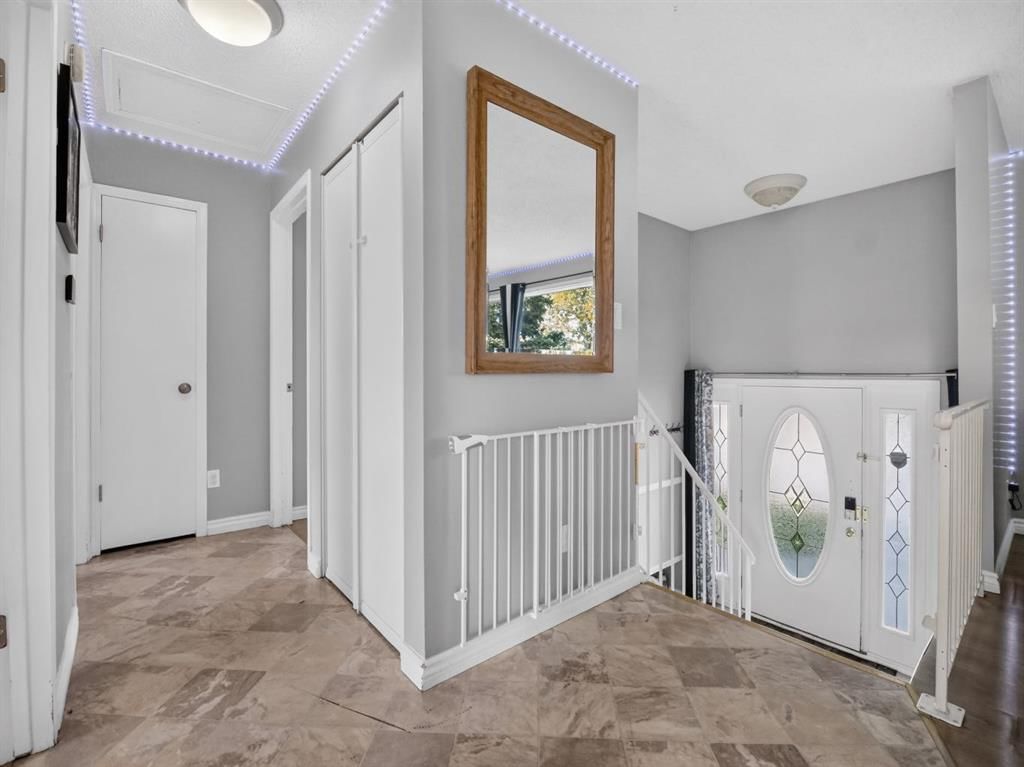 640 Maidstone Drive NE, Calgary — photo 4 of 42