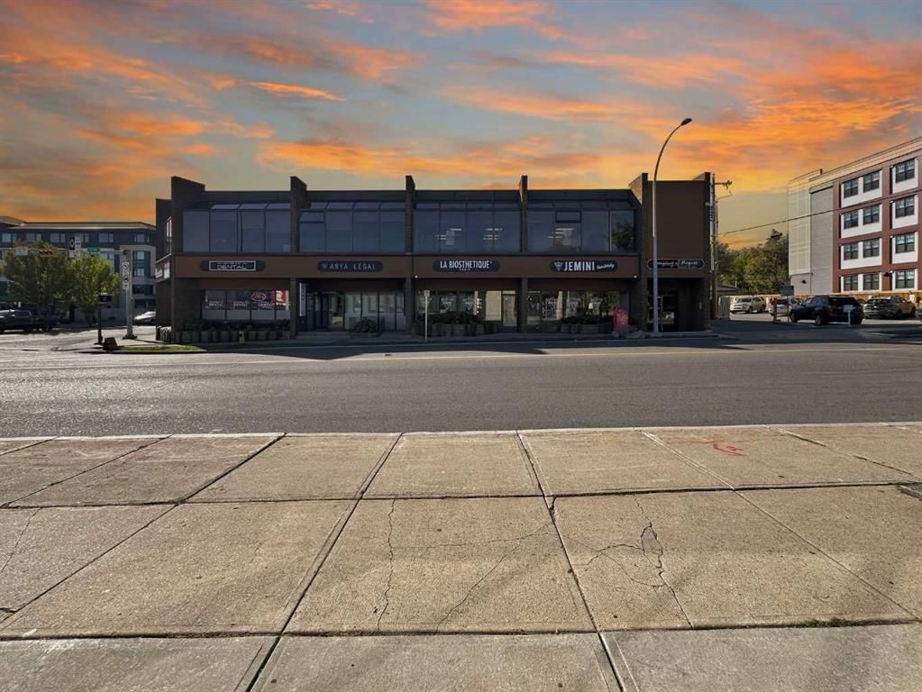 1217 Centre Street NW, Calgary — photo 2 of 22