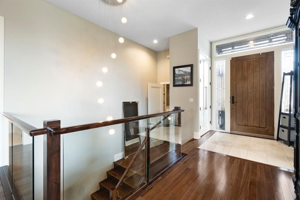 87 Coulee Way SW, Calgary — photo 2 of 48